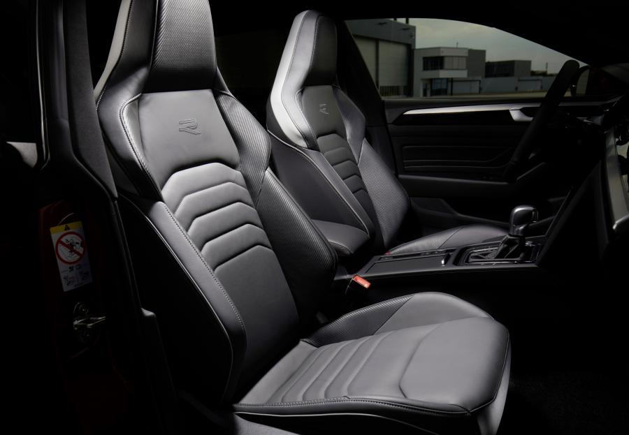 Интерьер Volkswagen Arteon R-Line 2020 года  (WW) (фото 19 из 47)
